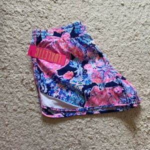 NWT Lilly Pulitzer Luxletic Ocean Trail Shorts 4” Size Small - Turtle Amazement